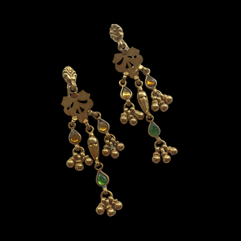 Pendientes artesanales étnicos hechos a mano con plata dorada y vidrio. Longitud  8 cm Peso 17 g. Ethnic earrings. Gold plated silver earrings. Lula Máiz