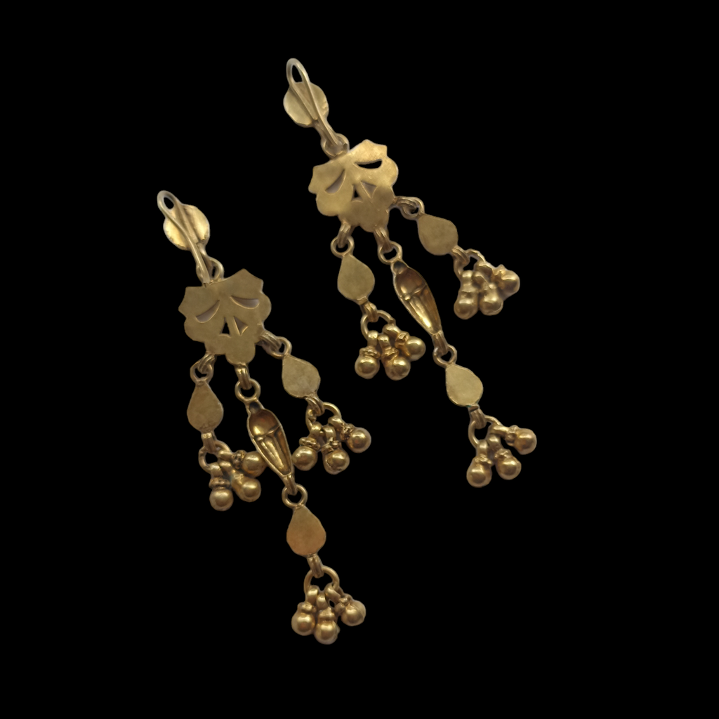 Pendientes artesanales étnicos hechos a mano con plata dorada y vidrio. Longitud  8 cm Peso 17 g. Ethnic earrings. Gold plated silver earrings. Lula Máiz