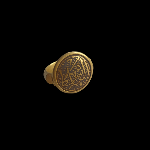 Anillo artesanal hecho a mano con oro y pieza antigua de Irán. Tamaño 16 Peso 6 g. Gold ring with old bead from Iran. Lula Máiz