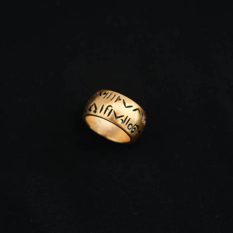 Anillo artesanal de Etiopia hecho a mano en plata con baño de oro mateado y  símbolos mágicos de protección. Tamaño 18 Peso 17 g. Hand made silver ring. Rings  from Ethiopia. Lula Máiz