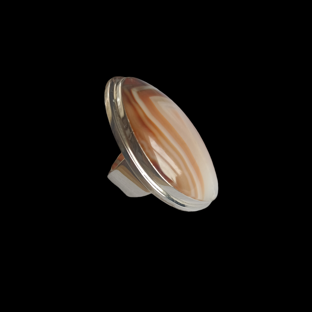 Ring with striped agate