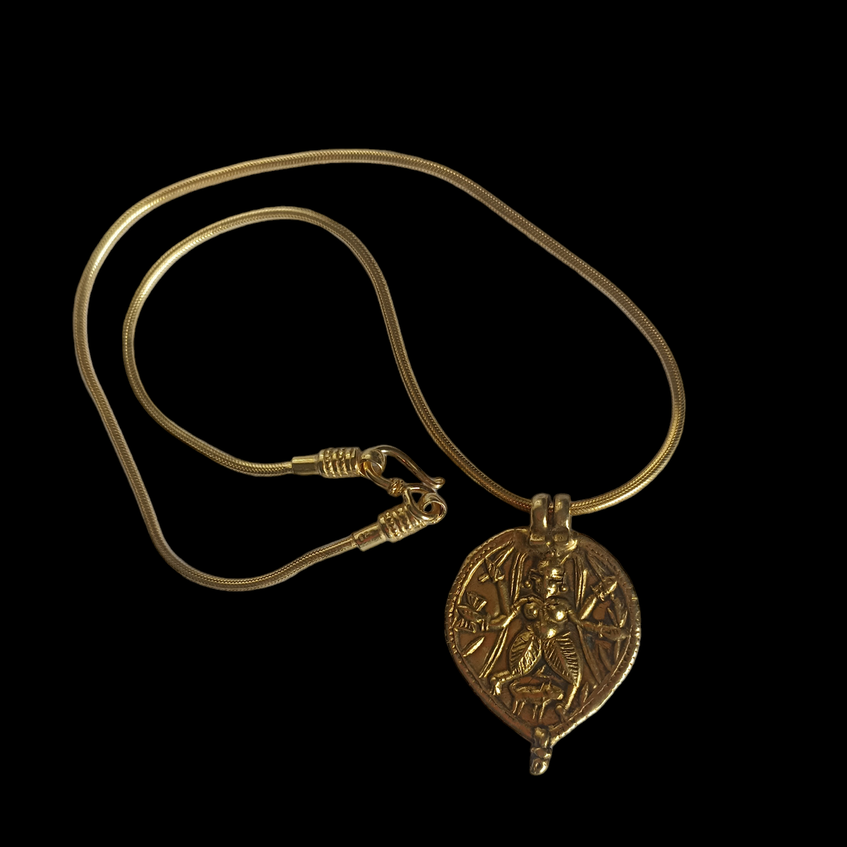 Amuleto Shiva em Prata Dourada