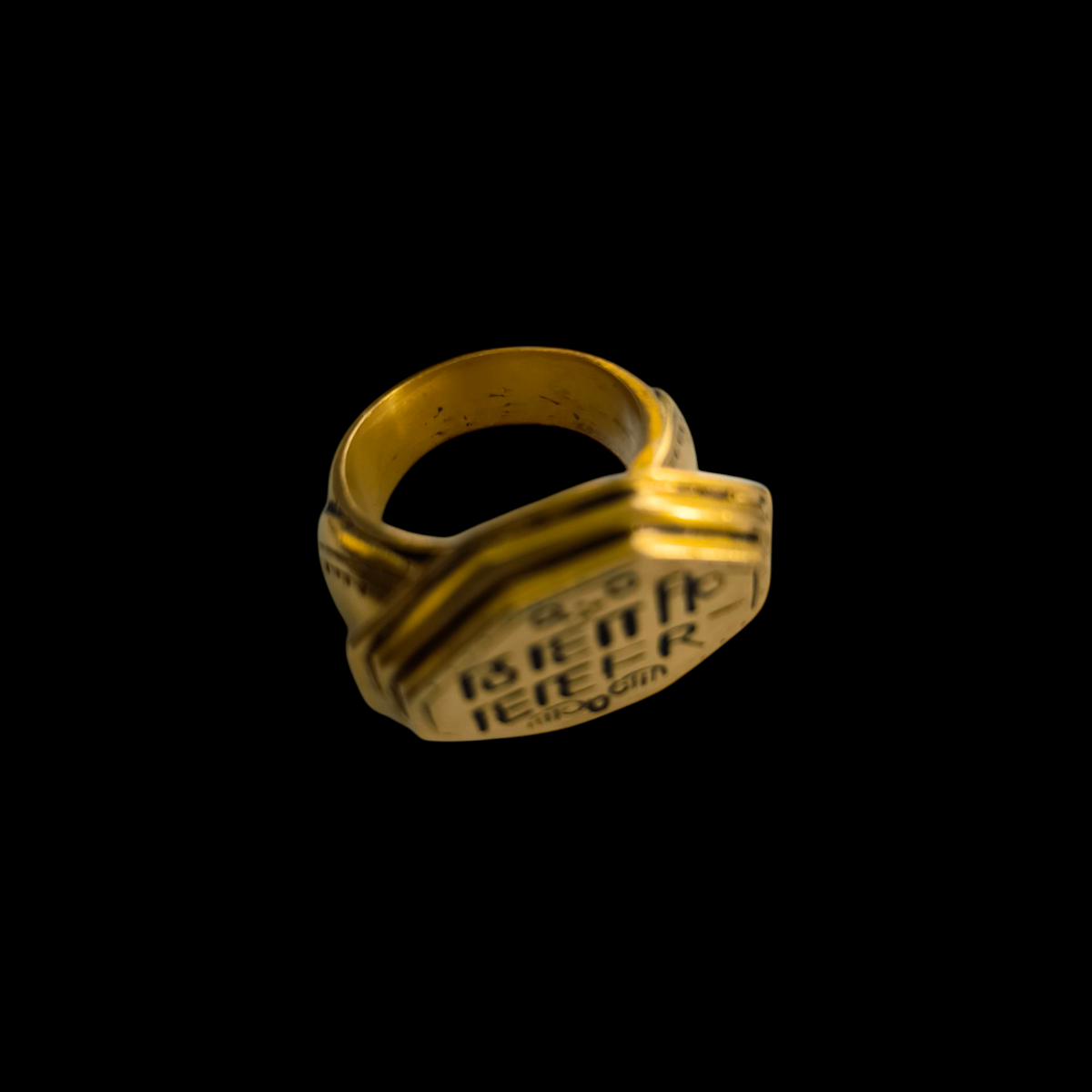Anillo sello de plata.