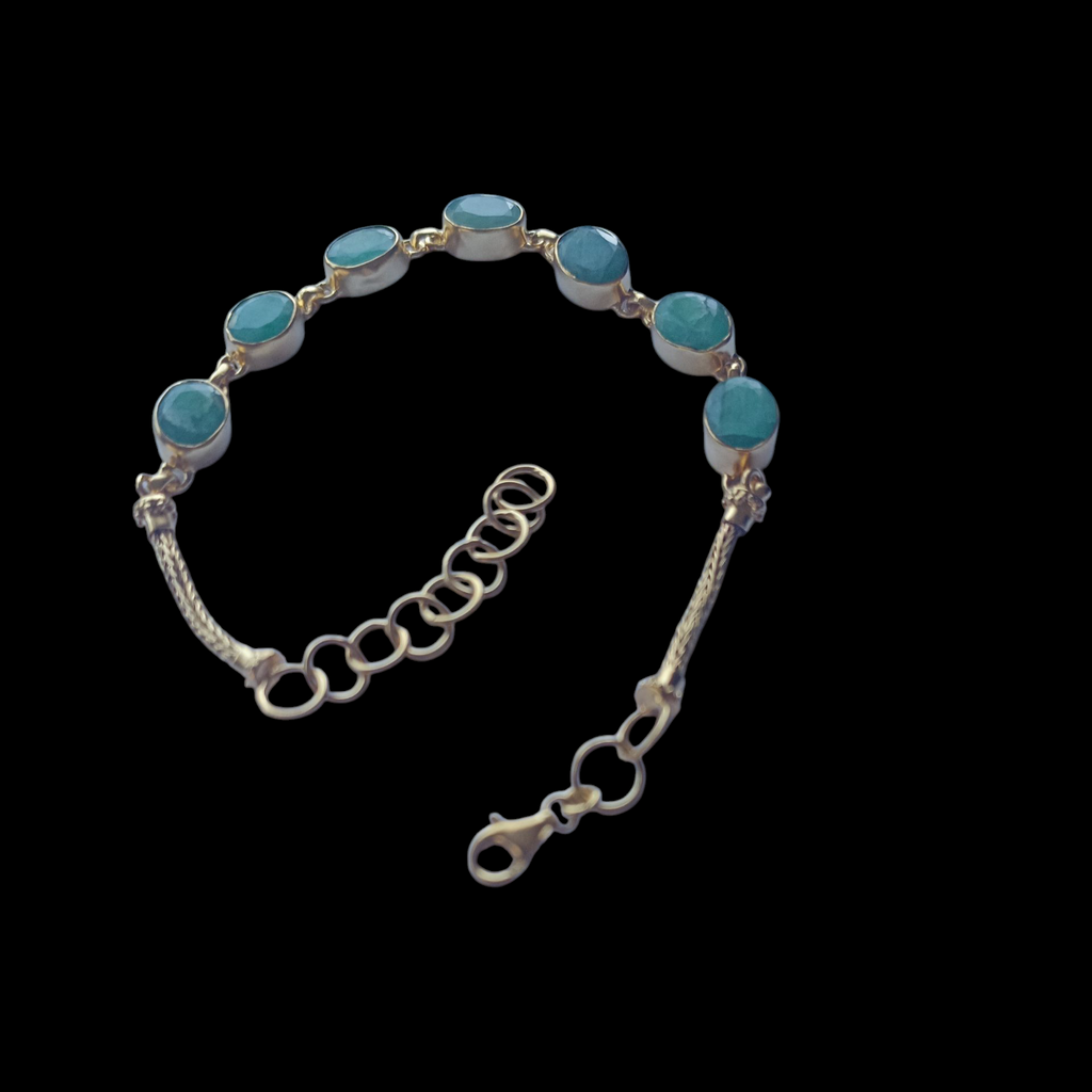 Flexible bracelet with emeralds