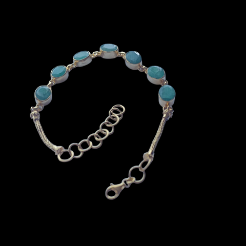 Flexible bracelet with emeralds