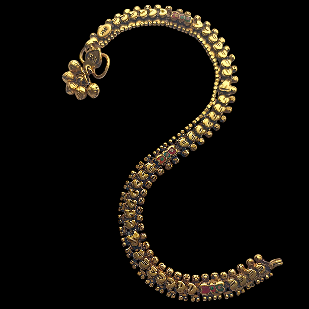 Tobillera antigua de India, hecha a mano con plata dorada. Longitud 28 cm Peso 28 gr Old silver anklet gold plated from India .Lula Maiz