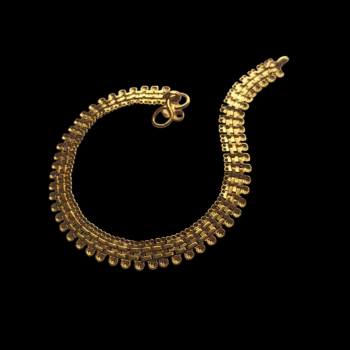 Tobillera antigua de India, hecha a mano con plata dorada. Longitud 28 cm Peso 28 gr Old silver anklet gold plated from India .Lula Maiz