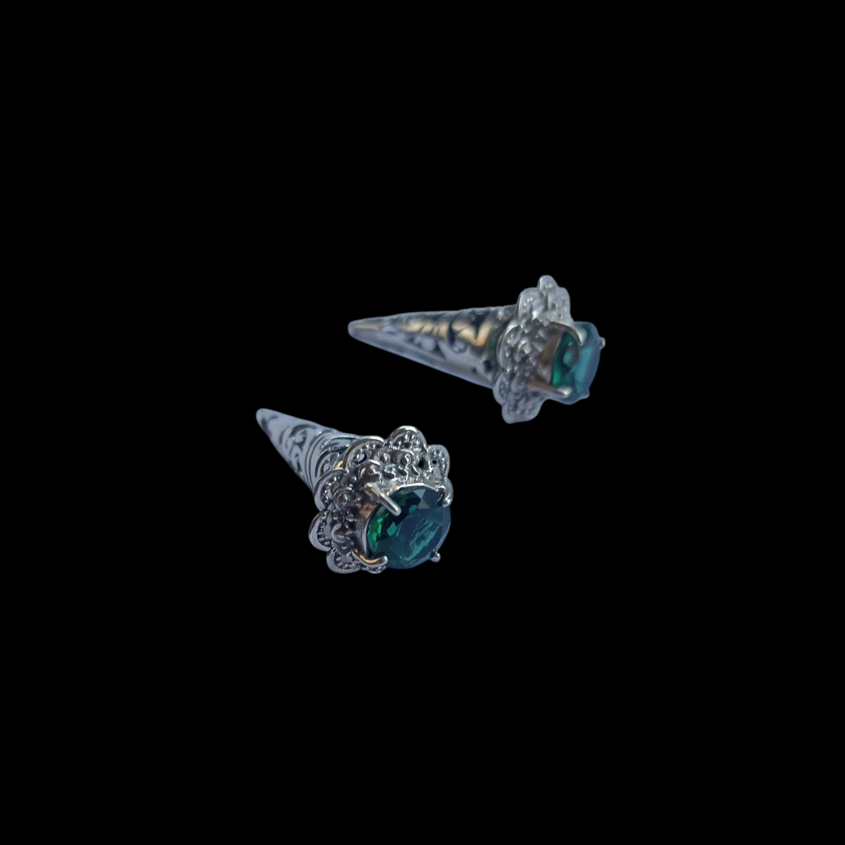 Earrings with green quartz