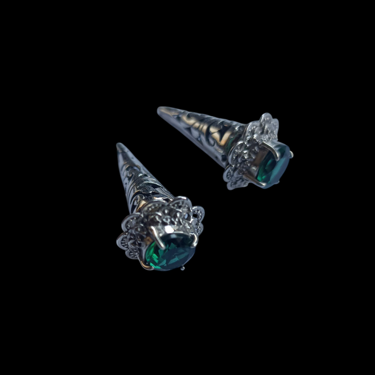 Earrings with green quartz