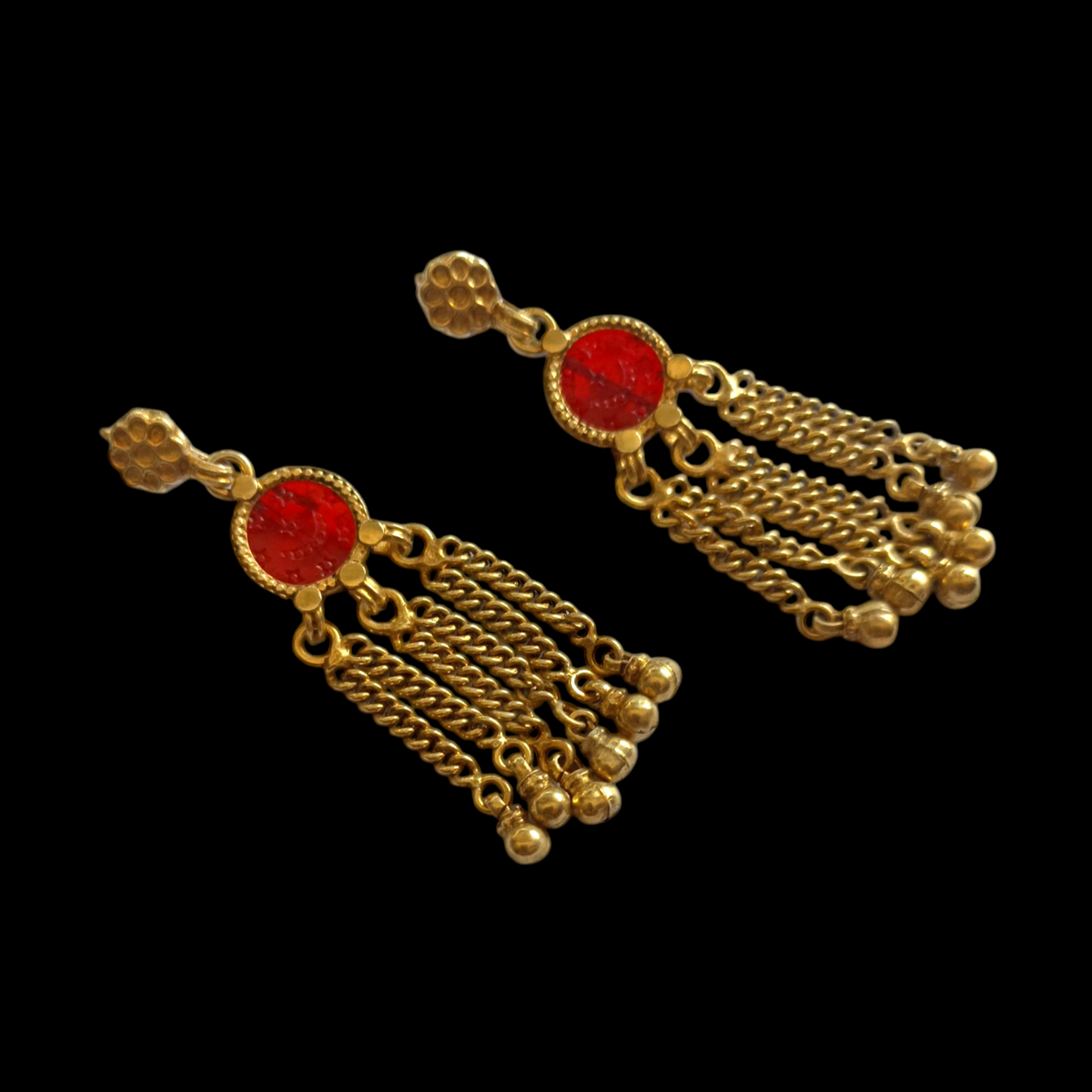 Pendientes artesanales de India hechos a mano con plata dorada y colgantes de vidrio antiguos turcomanos usados por los musulmanes después de ir a la Meca y recibir el titulo honorifico de Haji. Longitud 6 cm Peso 17 g Ethnic earrings from India hand made with silver and glass. Lula Máiz