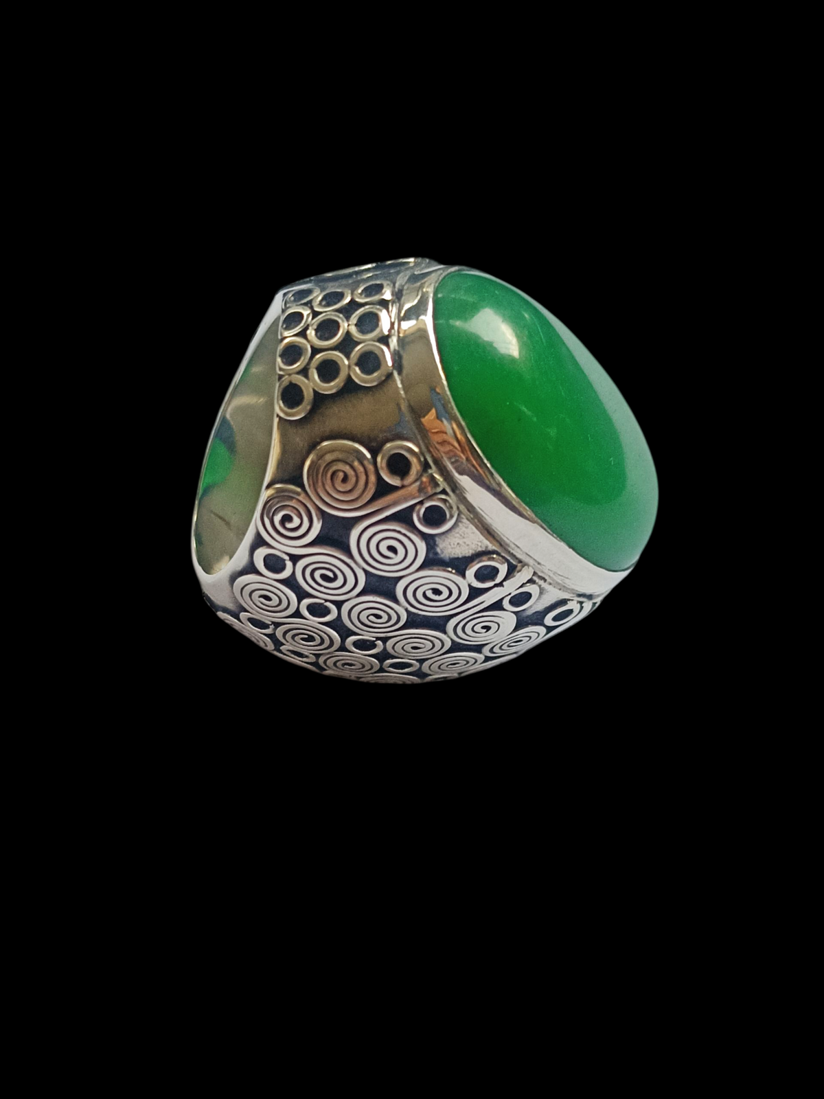 Handcrafted ring with natural stone