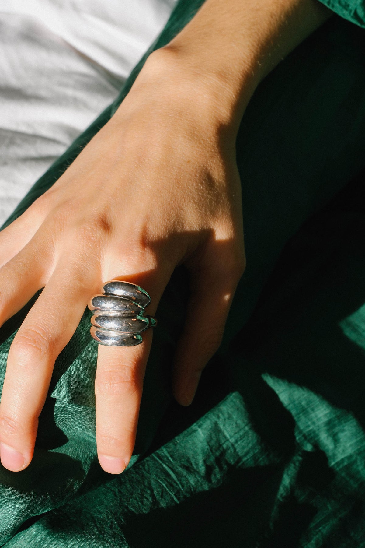 Anillo artesanal hecho a mano con plata de ley. Tamaño 21 Peso 20 g. Hand made silver ring. Lula Máiz