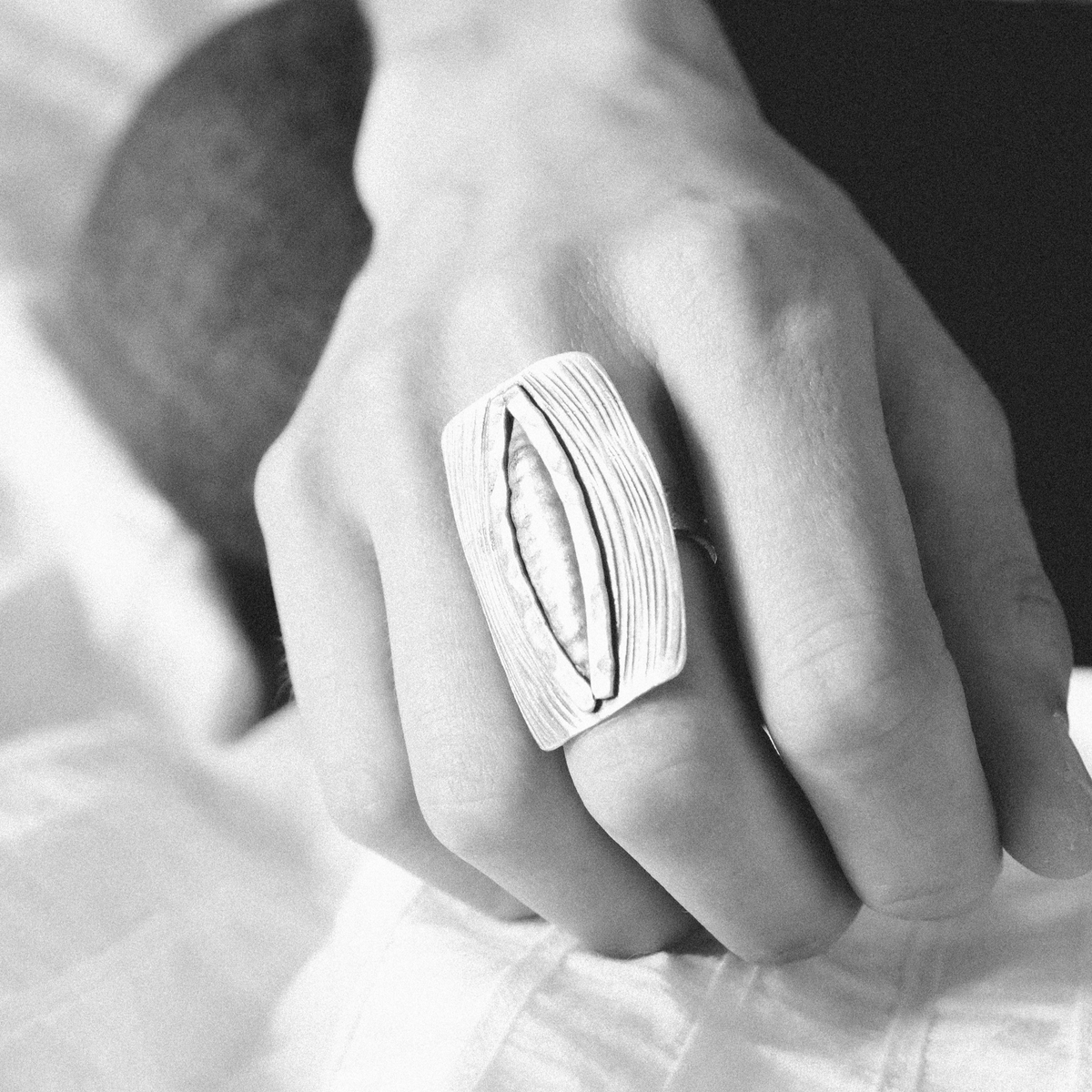 Anillo artesanal de plata