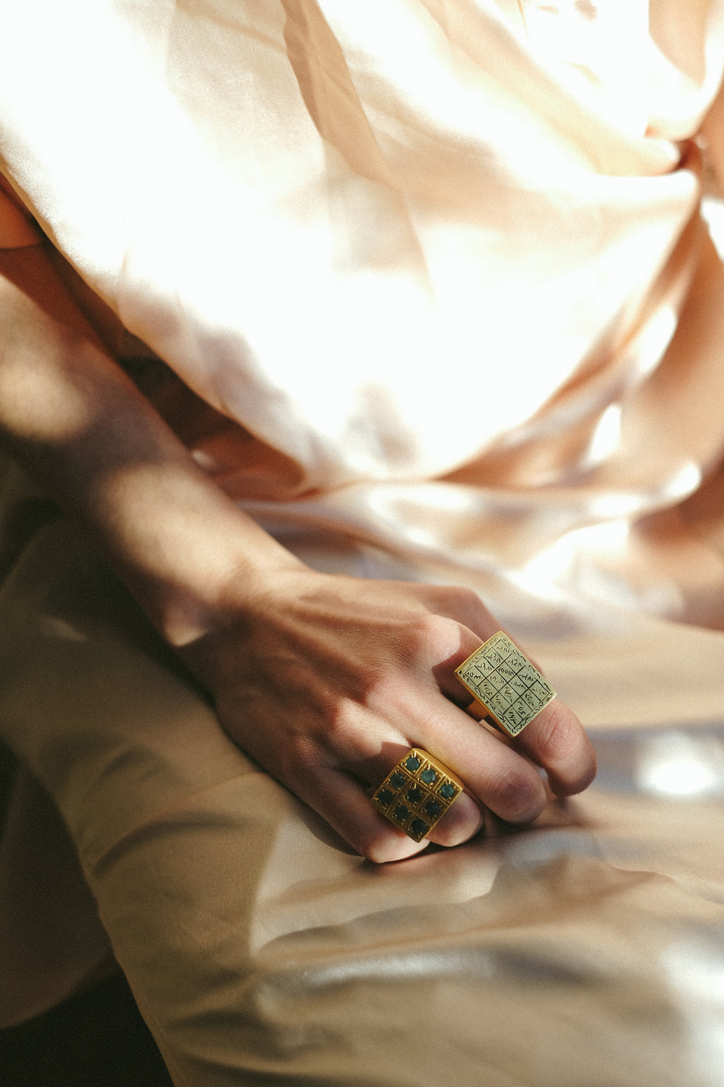 Anillo hecho&nbsp; a mano en plata de Etiopia. Tamaño 10/ 14 Peso 31 g. Anillo talisman de plata. Handmade silver ring from Ethiopia. Envio gratuito a España y Portugal. Lula Máiz