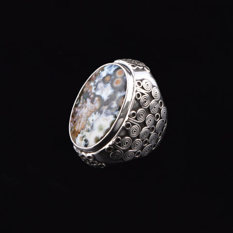 Anillo artesanal XL hecho a mano con plata de ley y ágata musgosa. Tamaños 17/19 Medidas piedra 34 mm x 25 mm Peso 37 gr XL ring hand made with silver and moss agate. Lula Maiz