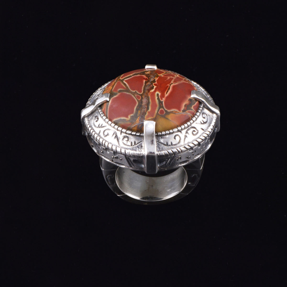 Anillo artesanal hecho a mano con plata de ley y jaspe oceánico. Tamaño 19 Diámetro parte superior 38 mm Peso 40 gr Ring hand made with sterling silver and ocean jasper. Lula Máiz