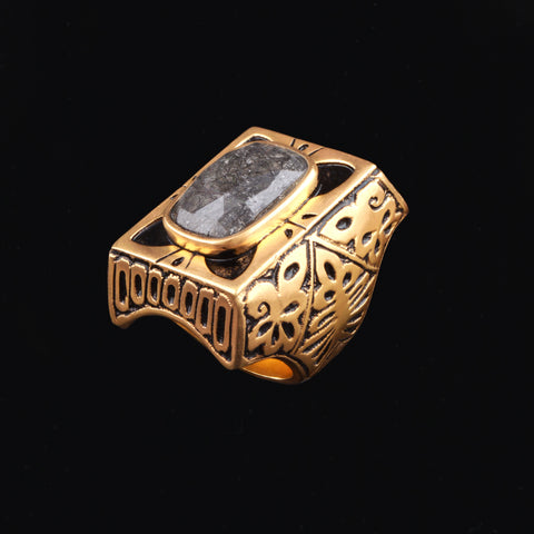 Anillo artesanal hecho a mano con plata de ley, baño de oro mateado y cuarzo rutilado. Tamaño 16 Peso 32 gr Medidas top 27 mm x 21 mm XL ring hand made with gold plated silver and  black rutile. Lula Máiz