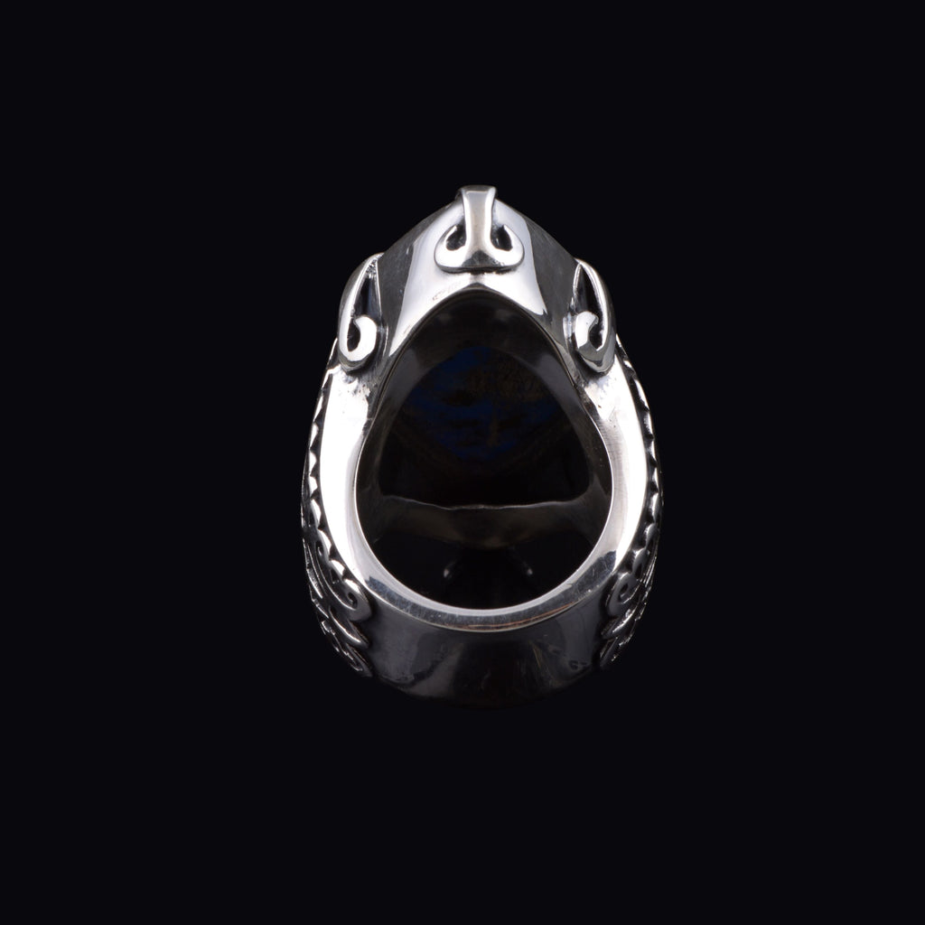 Anillo artesanal hecho a mano con plata de ley y lapislázuli. Tamaño 17 Medidas lapislázuli 4 cm x 2 cm Peso 34 g Ring hand made with sterling silver and lapislazuli. Lula Máiz