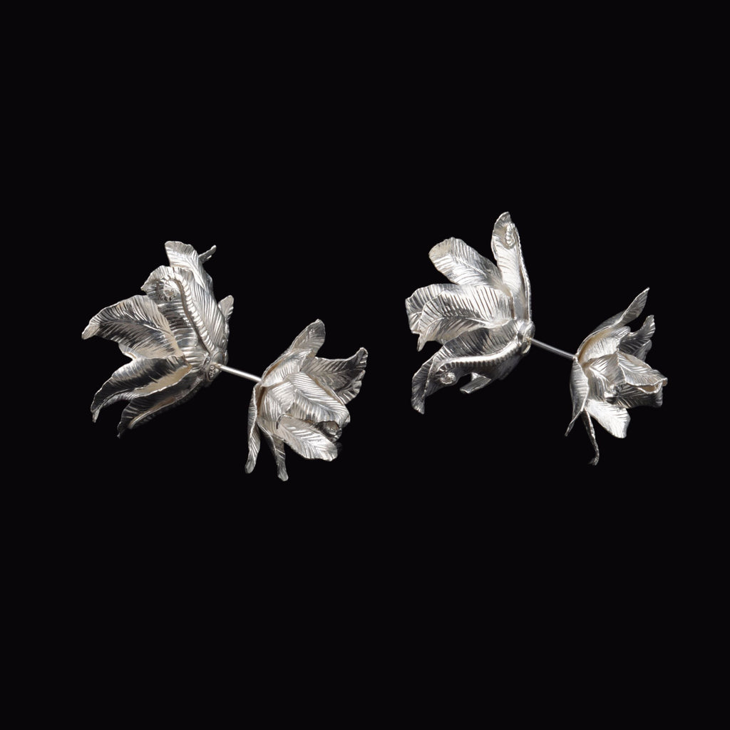 Pendientes artesanales hechos a mano con plata de ley, en forma de rosa. Diámetro rosa pequeña 2´5 cm Diámetro rosa grande 3´5 cm Peso 25 gr  Earrings hand made with sterling silver. Lula Máiz