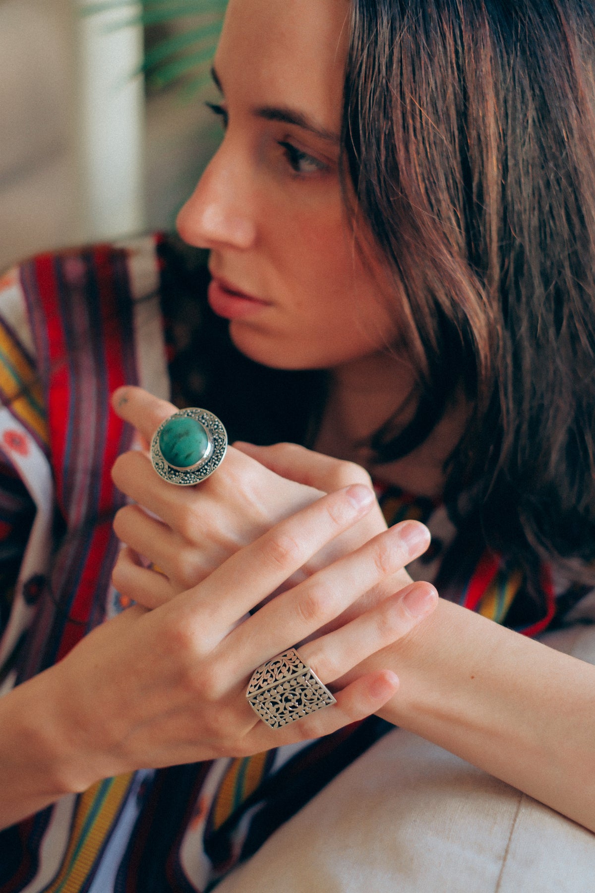 Anillo artesanal hecho a mano con plata de ley, cabujón de crisoprasa y técnica de granulado característica de la isla de Bali. Tamaño 19 Medidas top 4 x 3´3 cm Peso 20 g Hand made silver ring with chrysoprase. Lula Máiz