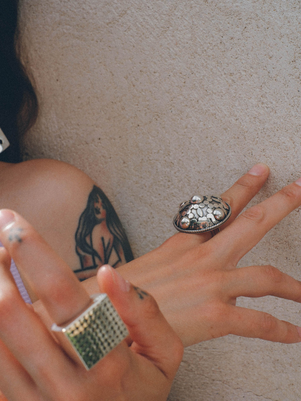 Anillo artesanal hecho a mano con plata de ley y diseño contemporáneo. Tamaño 15 Peso  19 g. Handcrafted silver ring. Square silver ring. Lula Máiz