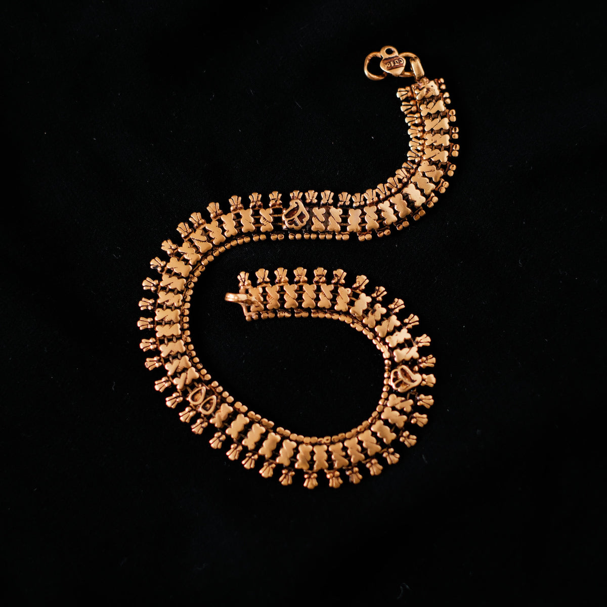 Tobillera antigua de India, hecha a mano con plata dorada. Longitud 28 cm Peso 28 gr Old silver anklet gold plated from India .Lula Maiz