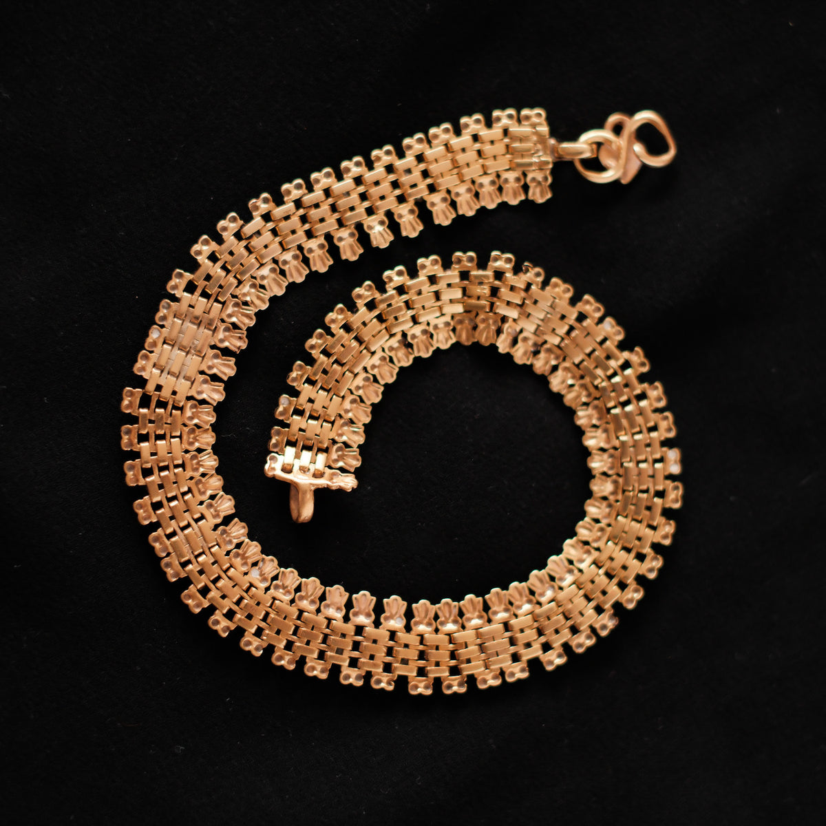 Tobillera antigua de India, hecha a mano con plata dorada. Longitud 28 cm Peso 28 gr Old silver anklet gold plated from India .Lula Maiz