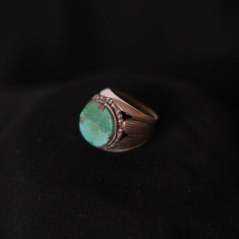Anillo antiguo de Paquistan, hecho a mano con plata y turquesa. Tamano 18 Diametro turquesa 15 mm Peso 12 g  Old silver ring from Pakistan with turquoise. Lula Maiz