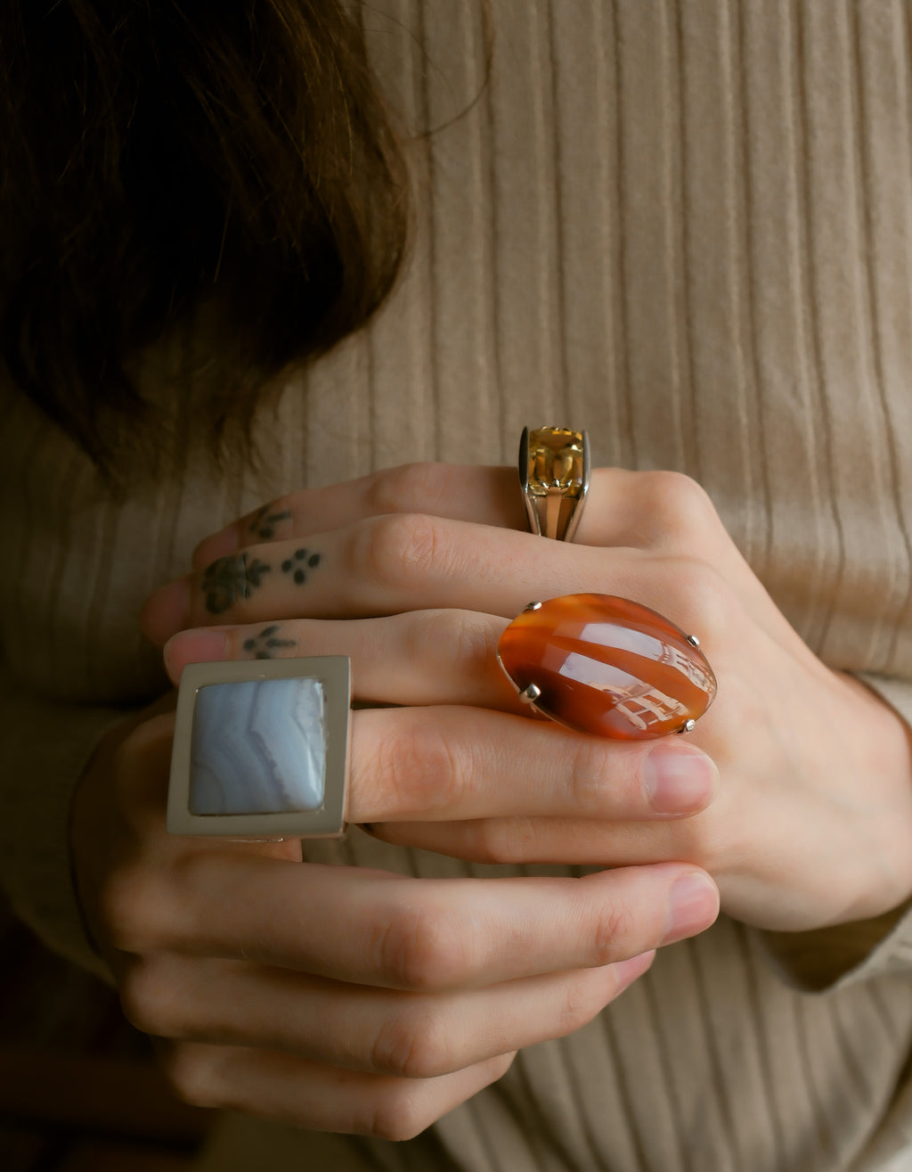 Anillo cuadrado con ágata de lazo azul