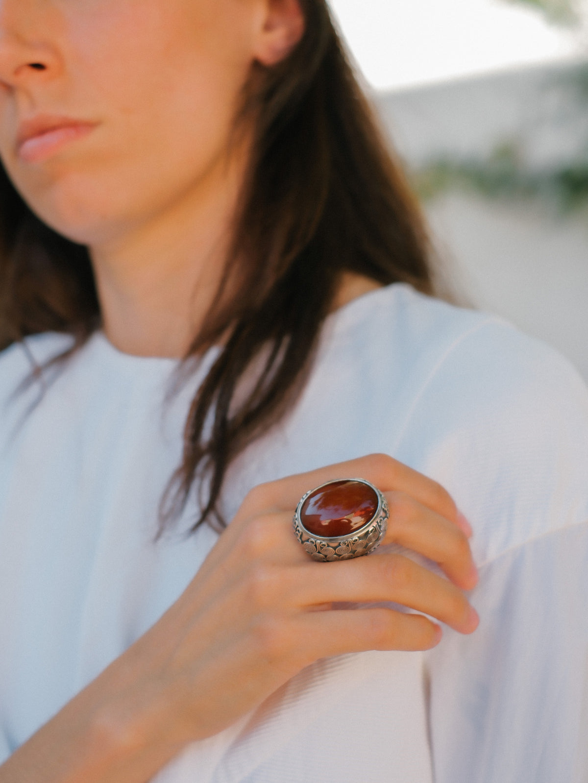 Anillo artesanal XL hecho a mano con plata de ley y gran cabujón de ágata cornalina. Tamaño 20 Peso 34 g Hand made ring with carnelian cabochon. Lula Máiz