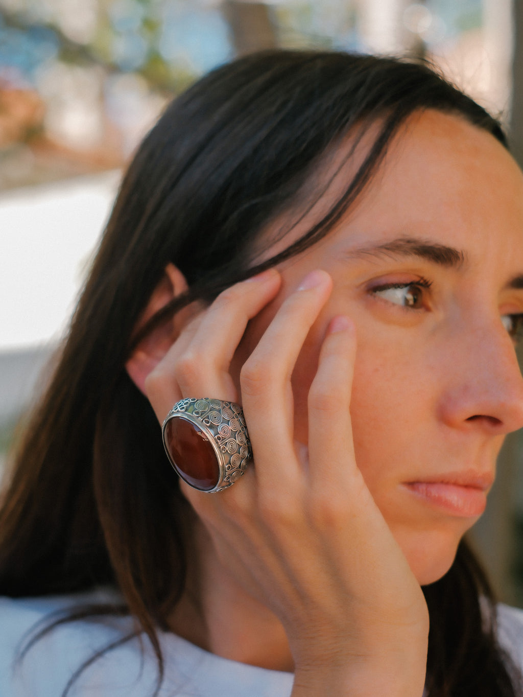 Anillo artesanal XL hecho a mano con plata de ley y gran cabujón de ágata cornalina. Tamaño 20 Peso 34 g Hand made ring with carnelian cabochon. Lula Máiz