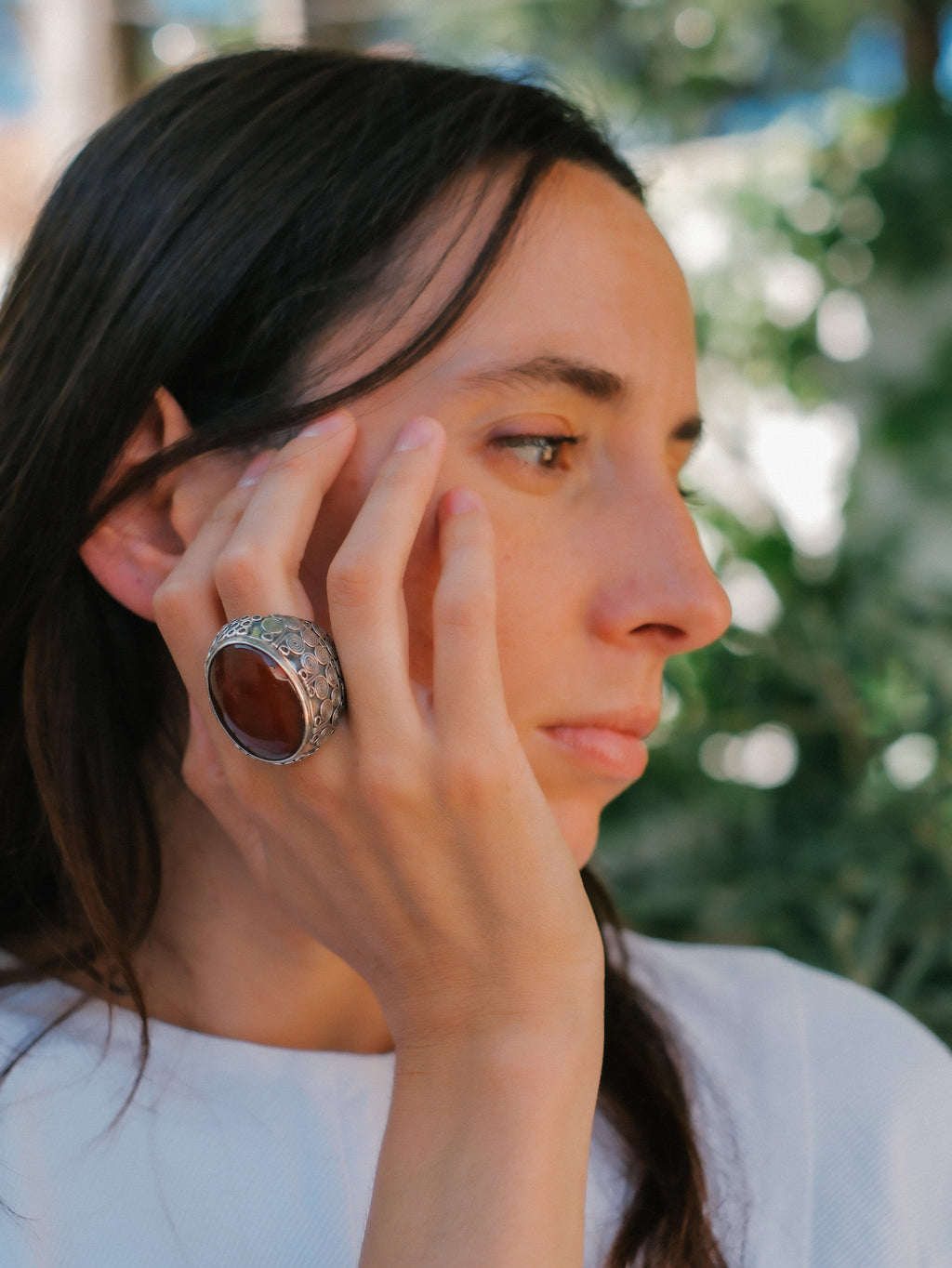 Anillo artesanal XL hecho a mano con plata de ley y gran cabujón de ágata cornalina. Tamaño 20 Peso 34 g Hand made ring with carnelian cabochon. Lula Máiz