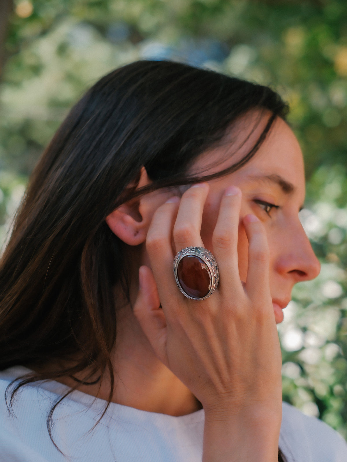Anillo artesanal XL hecho a mano con plata de ley y gran cabujón de ágata cornalina. Tamaño 20 Peso 34 g Hand made ring with carnelian cabochon. Lula Máiz