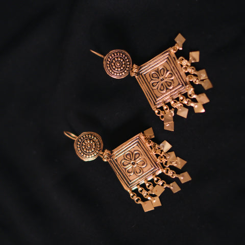 Pendientes artesanales de India , hechos a mano con plata dorada. Longitud 7 cm Peso 14 g Hand made silver earrings from India. Lula Maiz