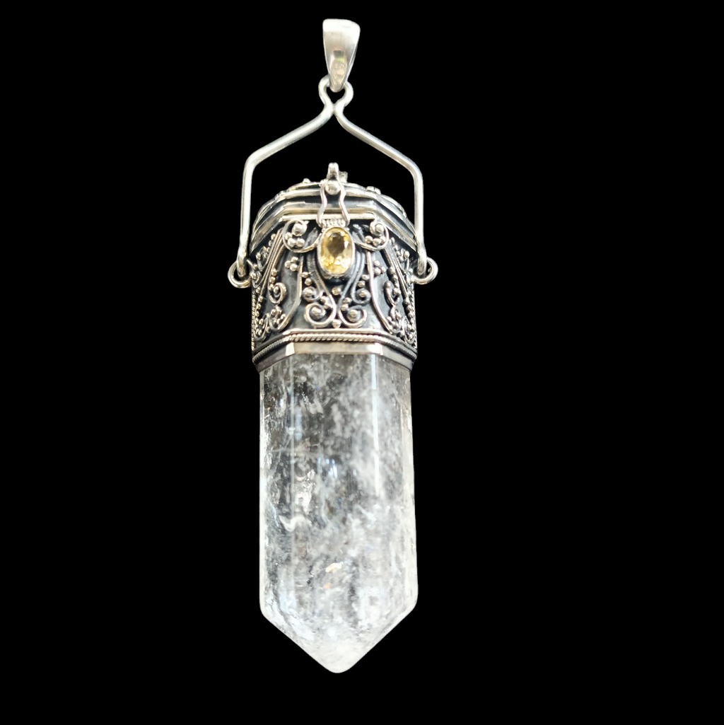 Quartz pendant with box