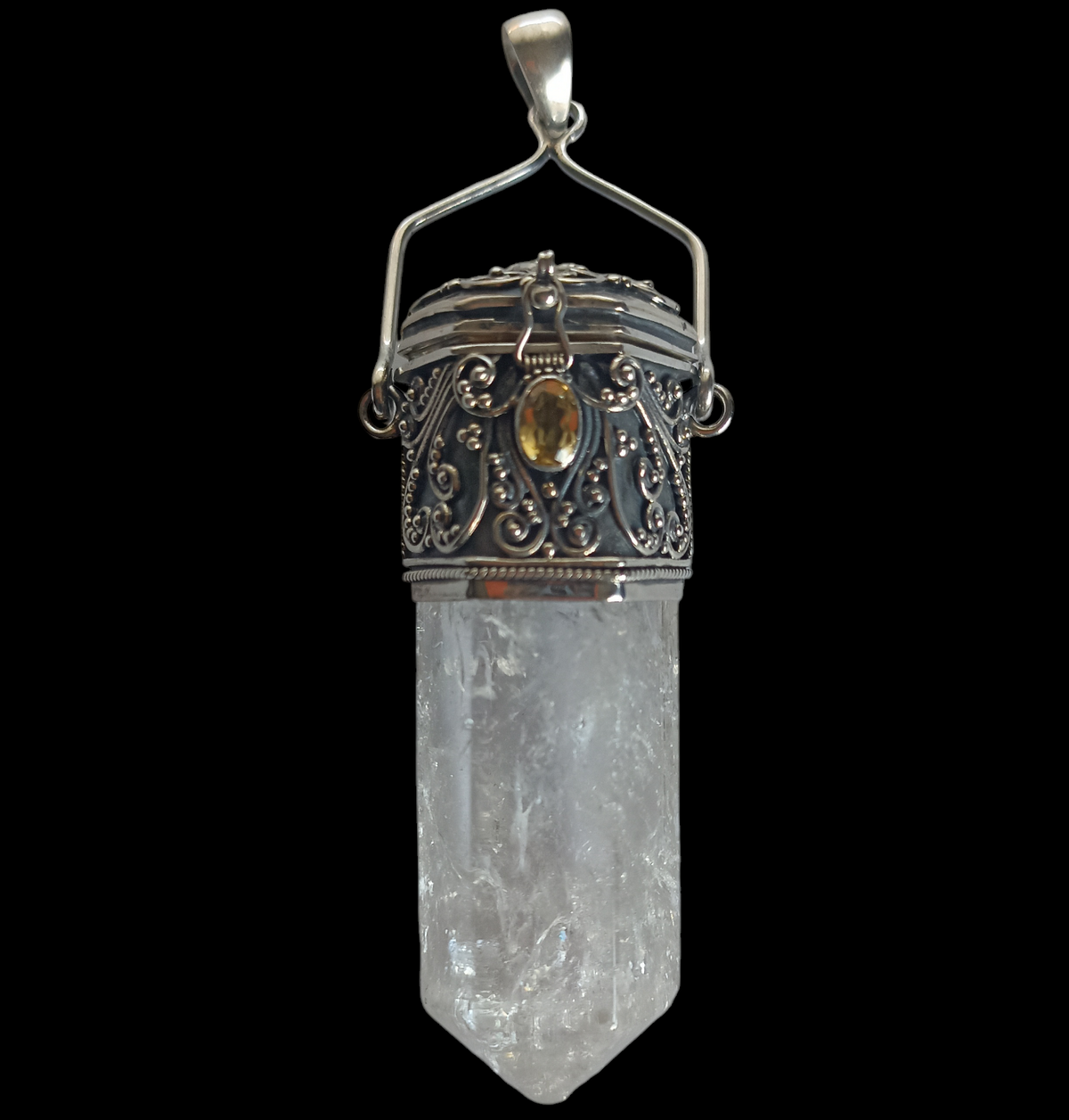 Quartz pendant with box