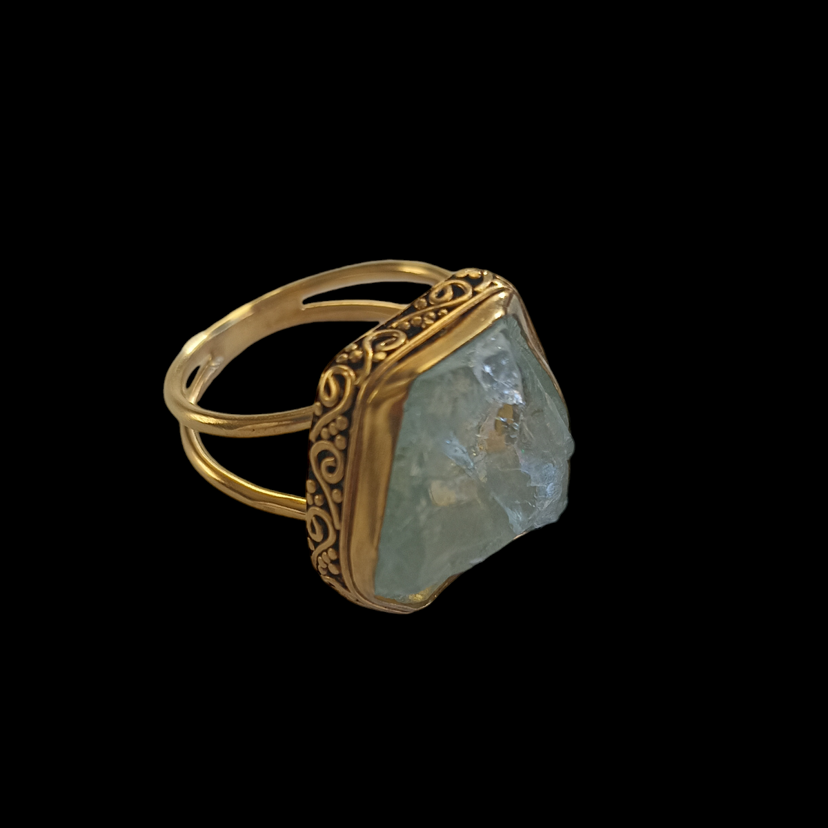 Ring with raw aquamarine