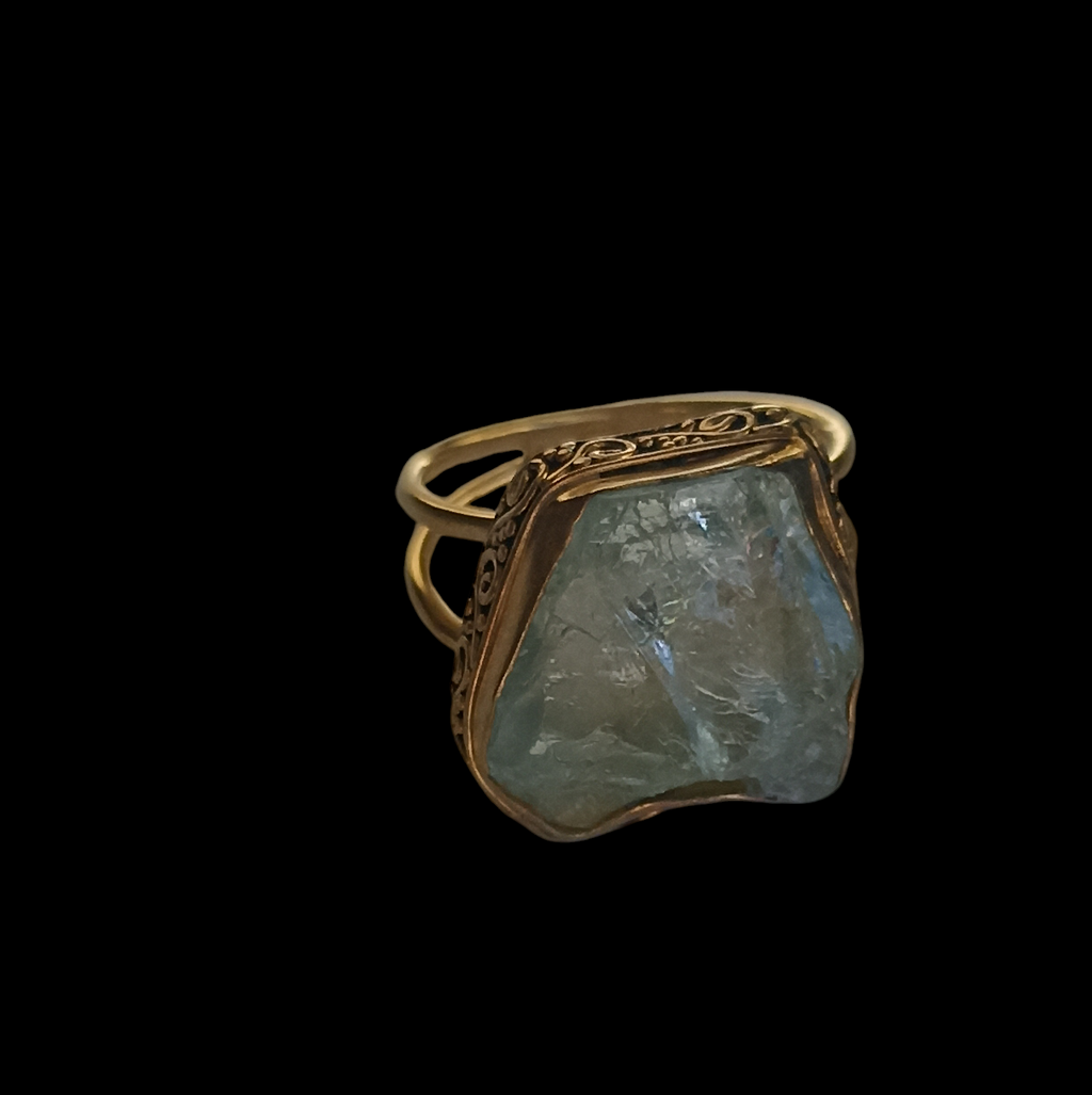 Ring with raw aquamarine