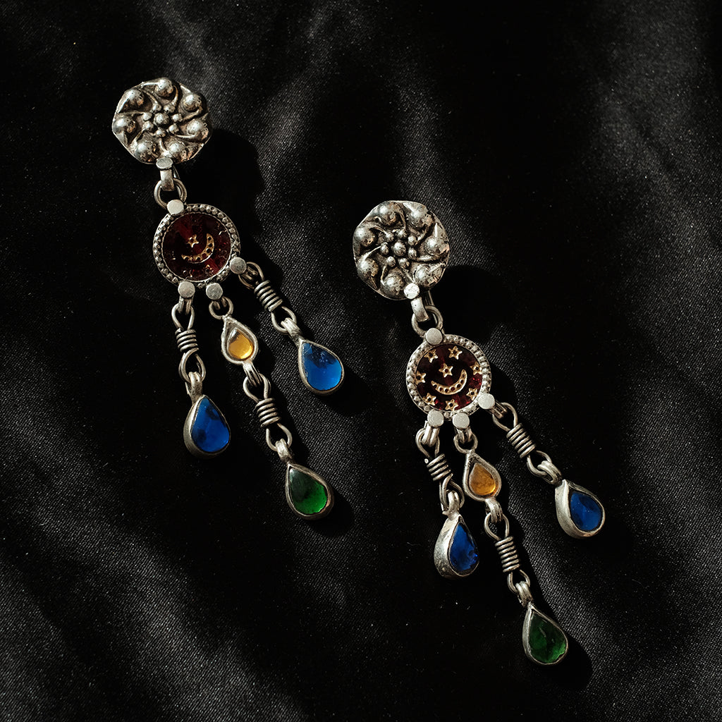 Pendientes artesanales hechos a mano con plata de ley y vidrio. La parte superior puede ser sustituida por otra de presión. Longitud 8 cm Peso 19 g. Ethnic silver earrings. Envio gratuito a España y Portugal