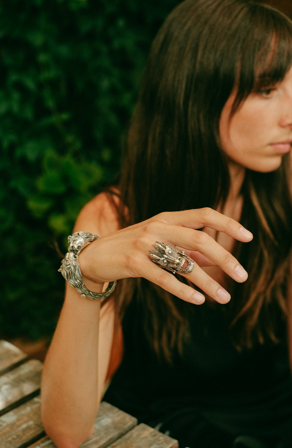 Anillo artesanal hecho a mano en plata de ley representando una&nbsp; cabeza de dragón. Tamaño 18. Peso 28 g. Anillo de dragon. Anillos de plata. Envio gratuito a Peninsula, Baleares y Portugal. Dragon rings. Silver rings. Hand made jewelry.