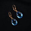 Pendientes artesanales hechos a mano en plata de ley y obsidiana azul facetada. Longitud 4´5 cm Peso 11 g. Blue earrings. Gold plated silver earrings. Lula Máiz