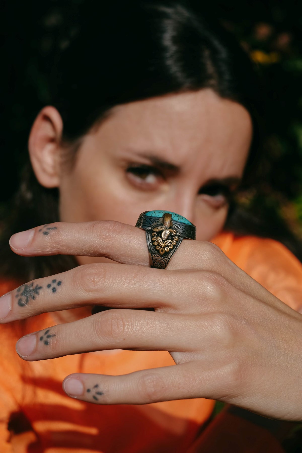 Anillo artesanal de Afganistán hecho a mano con plata y sello de turquesa . Tamaño 21 Peso 20 g. Anillos de hombre. Anillos sello. Lula Máiz