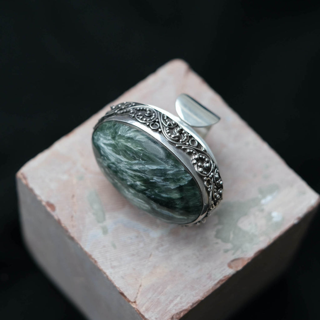 Anillo de serafinita
