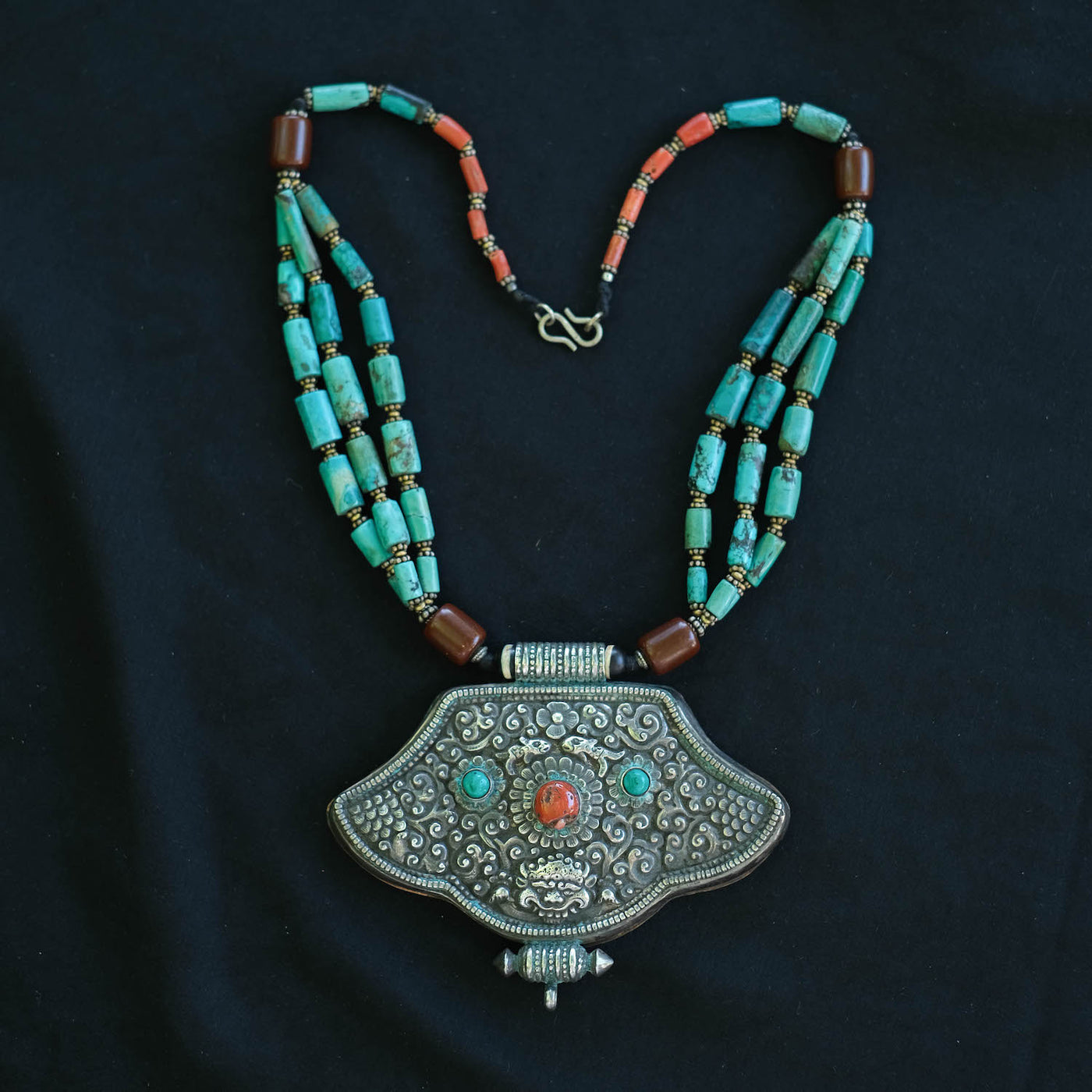 Padmasambhav - Kuber Silver Ghau Pendant with Tibetan Shrine Prayer Box -  Handmade in Nepal - Himalaya Handicrafts